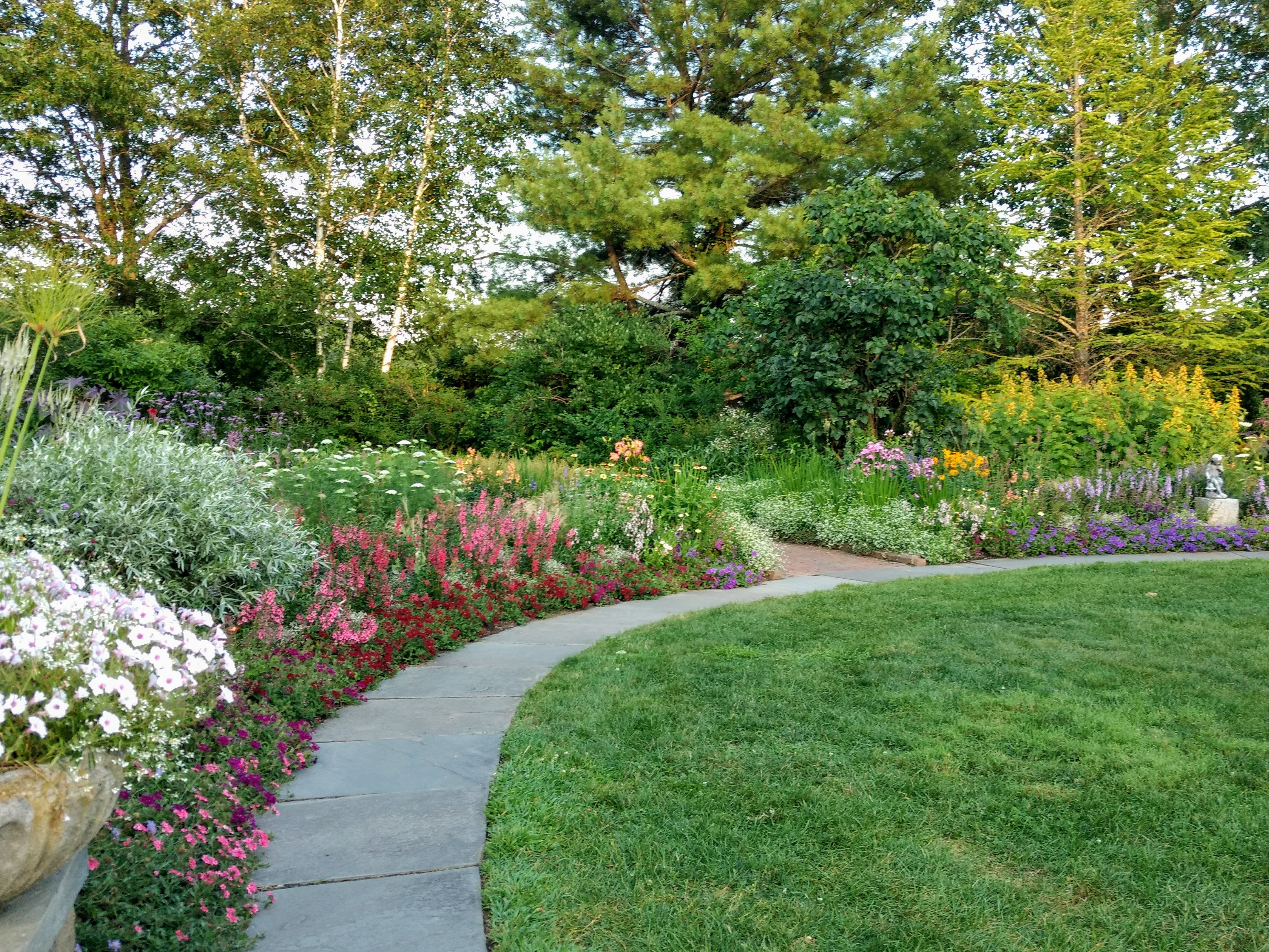 Благоустройство участка частного дома в Магнитогорске и Челябинской области